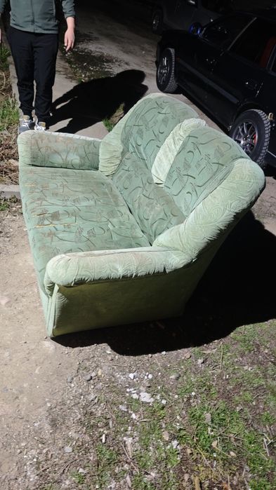 Отдам даром диван