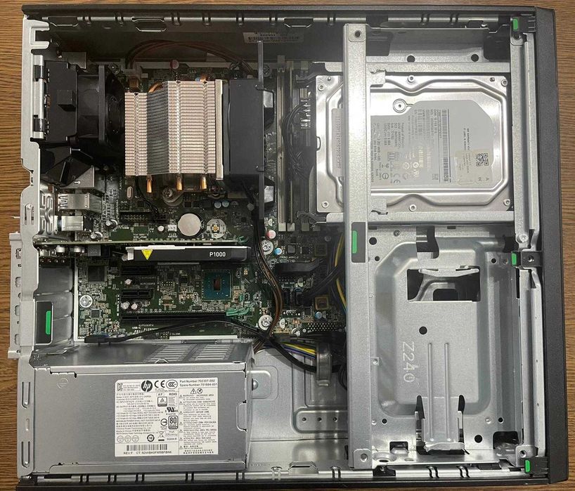 PC/Workstation HP Z240 SFF - Intel Xeon, 8GB DDR4, 500GB HDD, Windows