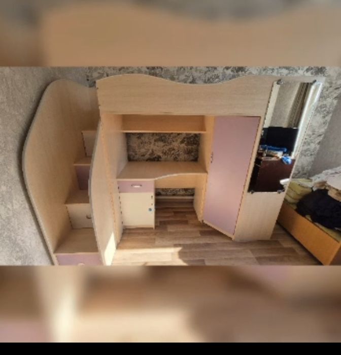 Кровать со ступеньками , со шкафом и со столом