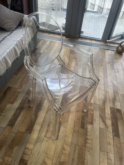 Продаются пластиковые стулья