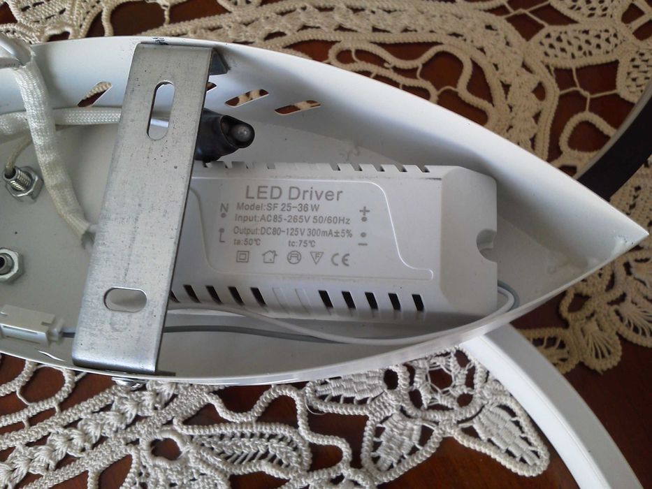 Corpuri (lampi) iluminat cu senzori-Priza Programabila.