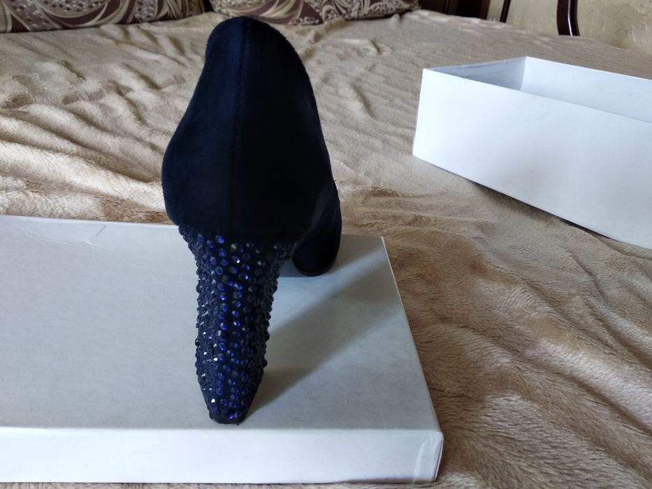 Продам туфли замшевые