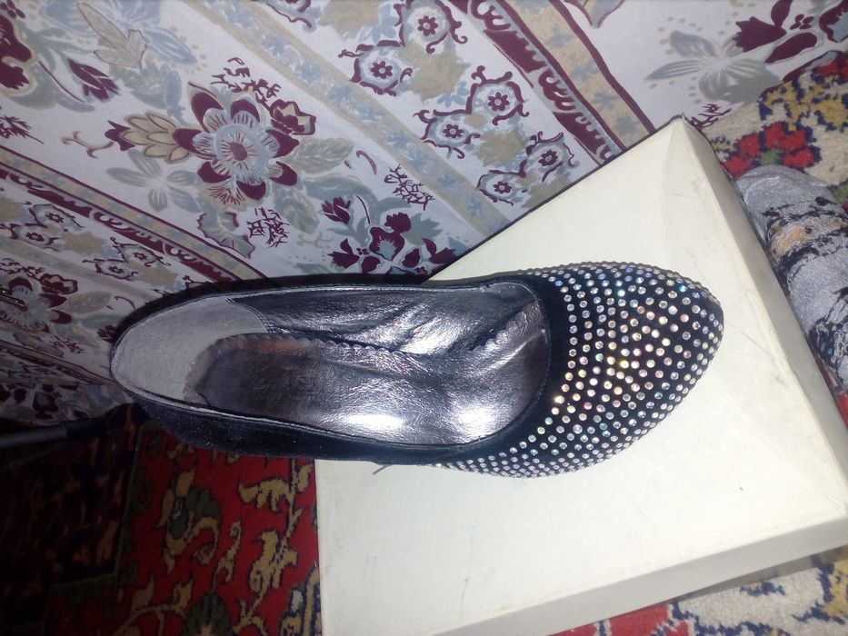 Chiroyli Tufli 39-40-razmer