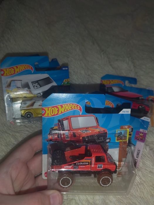 Продам машинки хот вилсы