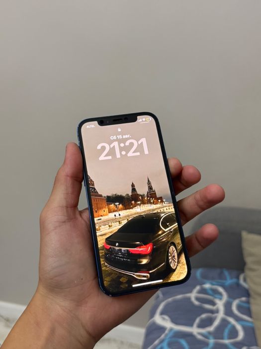 Продам айфон 12