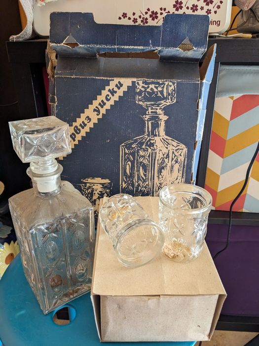 Сервиз за уиски.