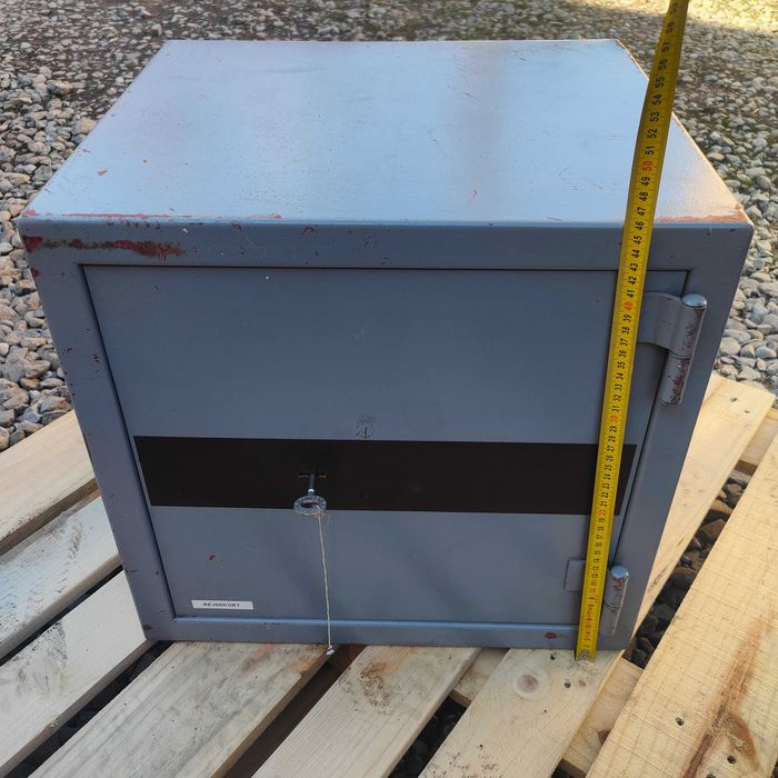 Seif cu închidere cheie