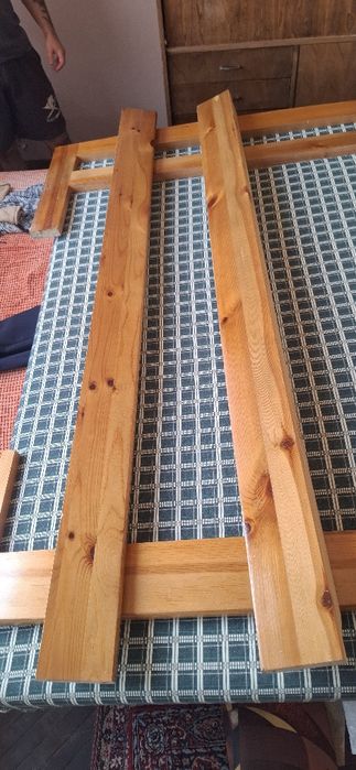 Спалня от естествено масивно дърво