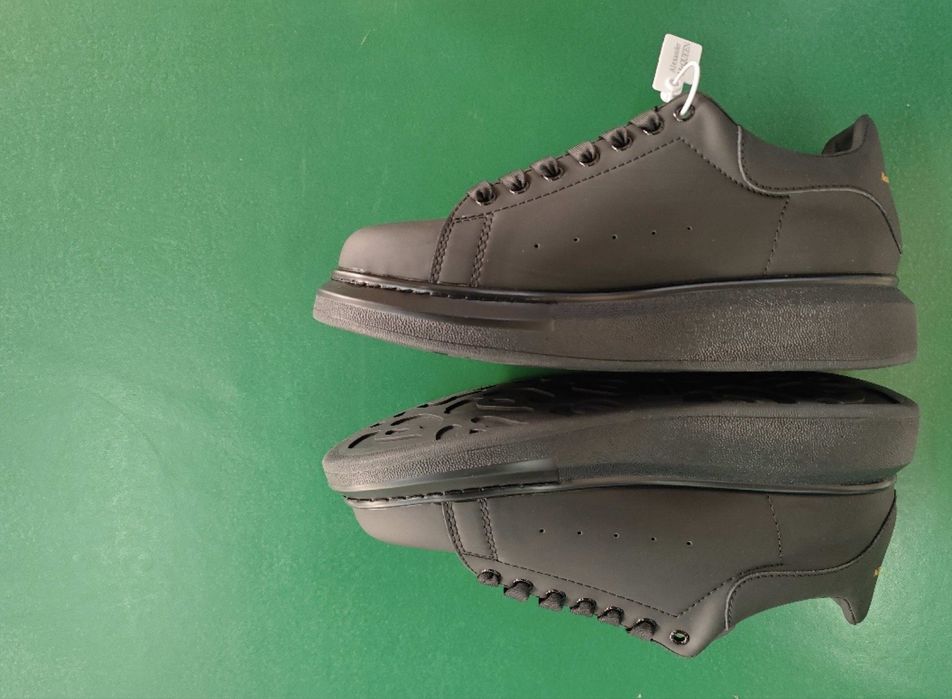 Se vinde Alexander Mcqueen