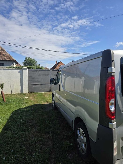 Vând Renault Trafic