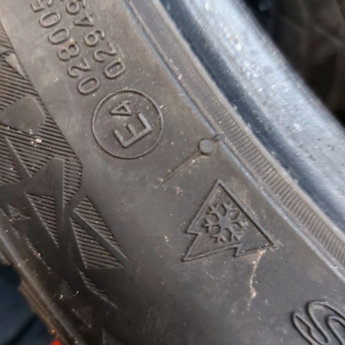 215/60/17С Nokian 4бр.гуми