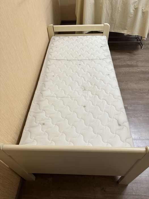 Кровать для спальни + стол компьютерный