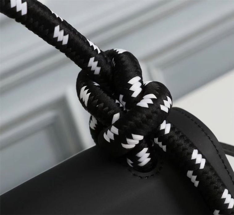 Чанта ,,off-white’’