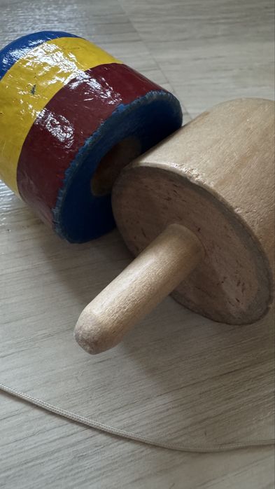 Kendama pill Terra- model Bee- rosu,galben,albastru