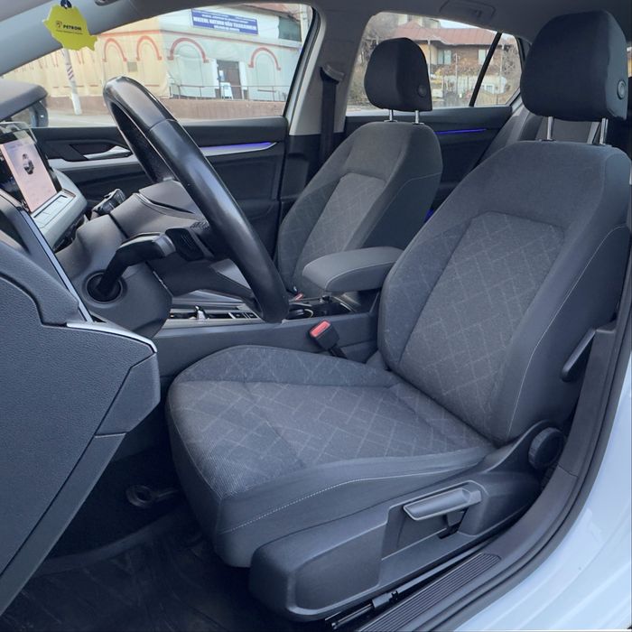 Volkswagen Golf 8 1.5 eTSI DSG mild hybrid 150 CP