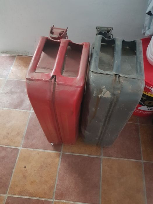 Canistra benzina pentru auto