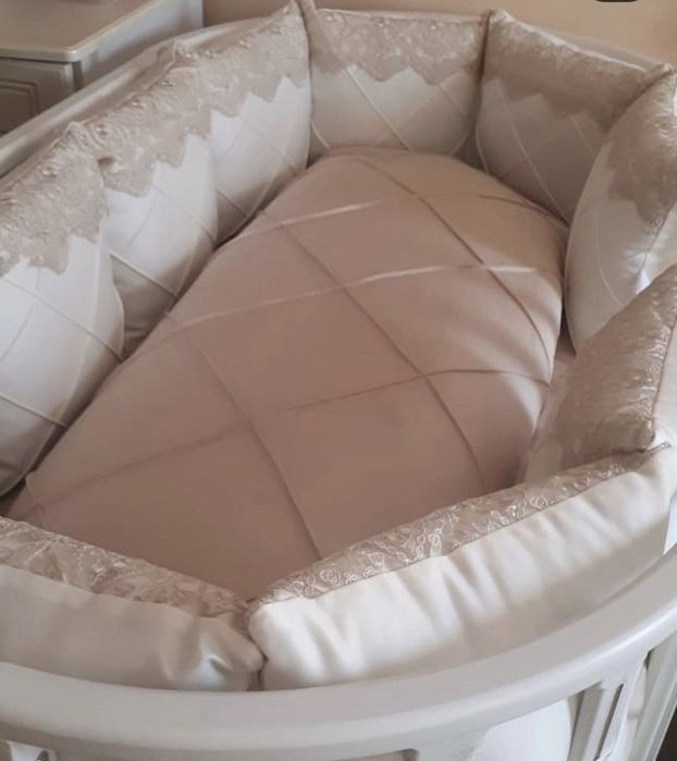 Продам комплект в кроватку