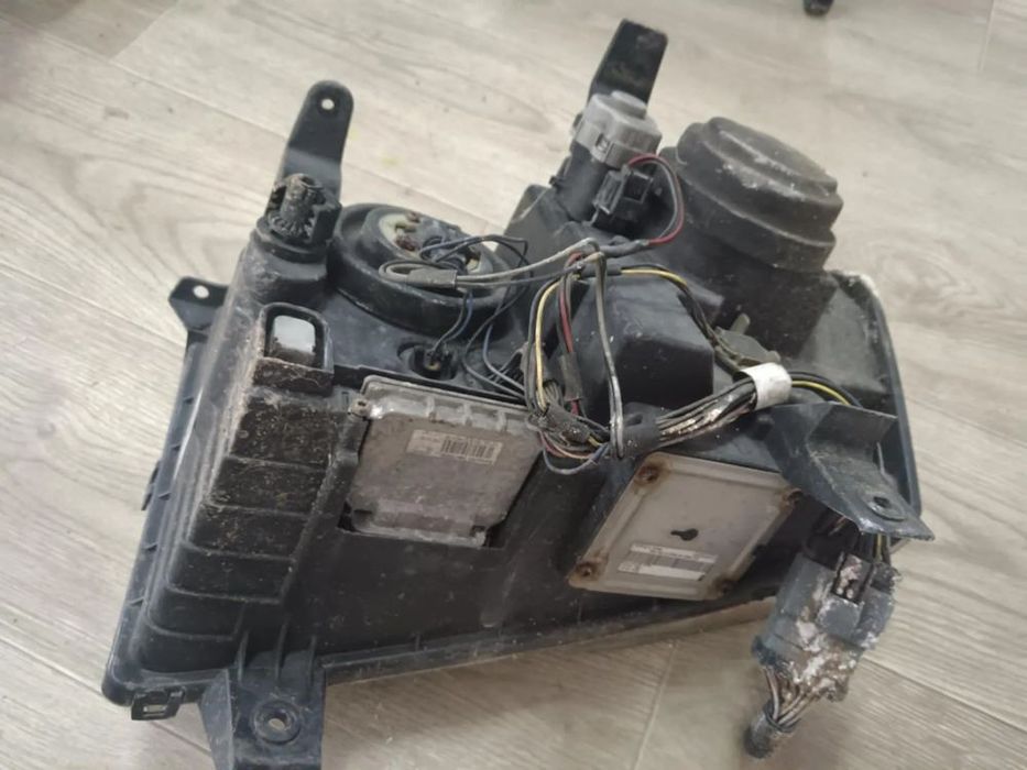 far dreapta xenon jeep grand cherokee 2003-2010