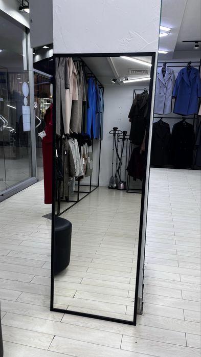 СРОЧНО ПРОДАМ: зеркала, пуфики, стеллаж