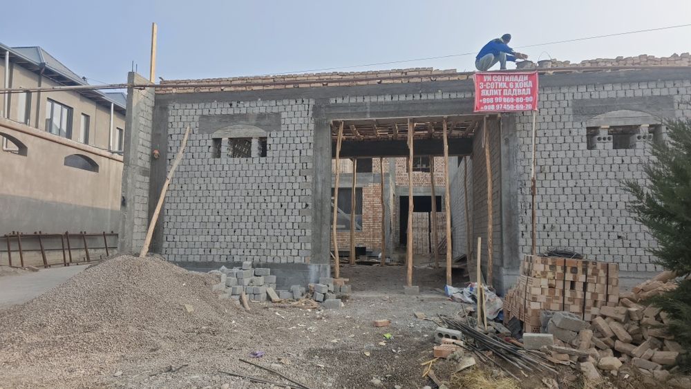 Uy sotiladi 3 sotix korobka Nazarbek Sanatoriyada