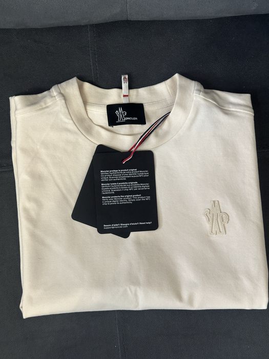 Женская футболка Moncler