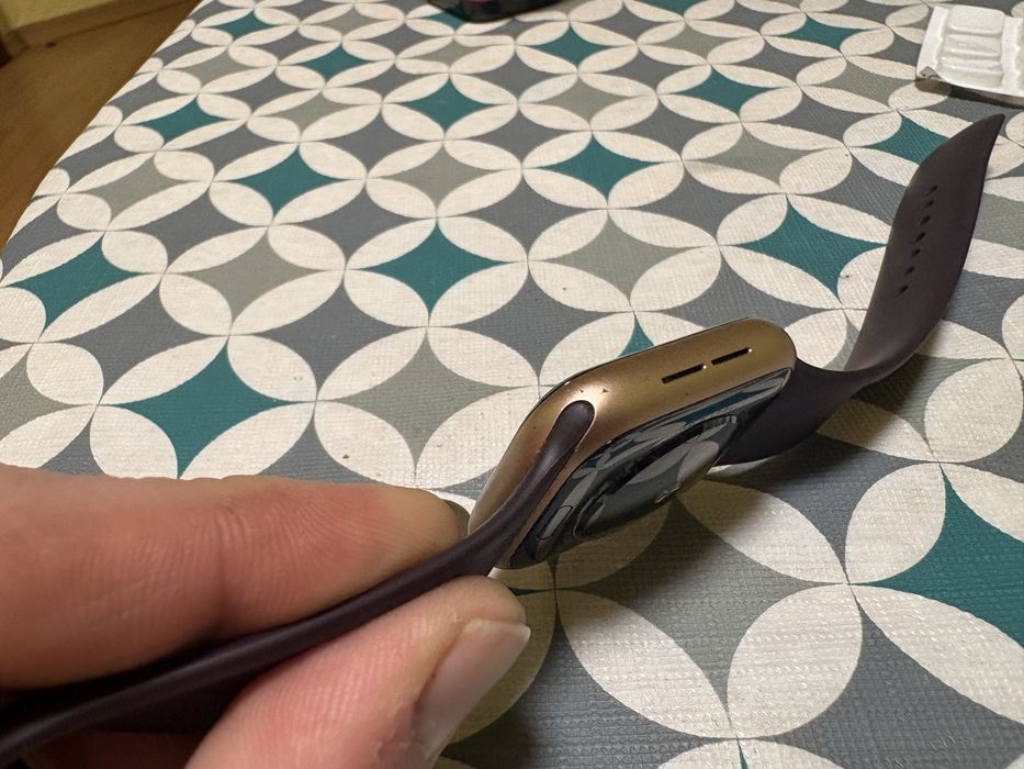 Apple Watch SE 44mm Gold GPS