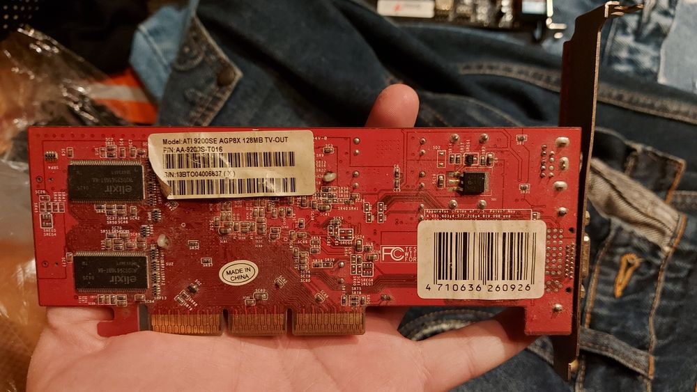 Placa video ATI Radeon + Placa sunet 5.1 Genius SBLGE6R043 SB LIVE PCI