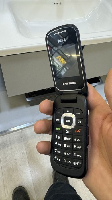 Samsung B311 deyarli yangi