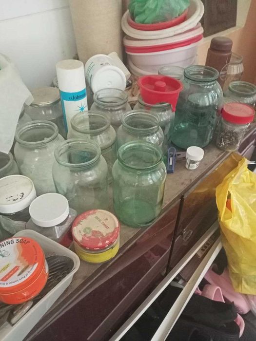 стеклянные банки.литровые двухлитровы.трехлитровые. и меньше.