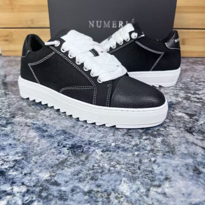 Adidasi numeris noi
