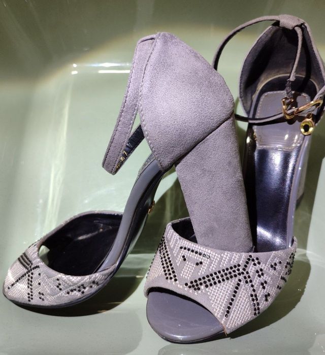 Босоножки серый, замша