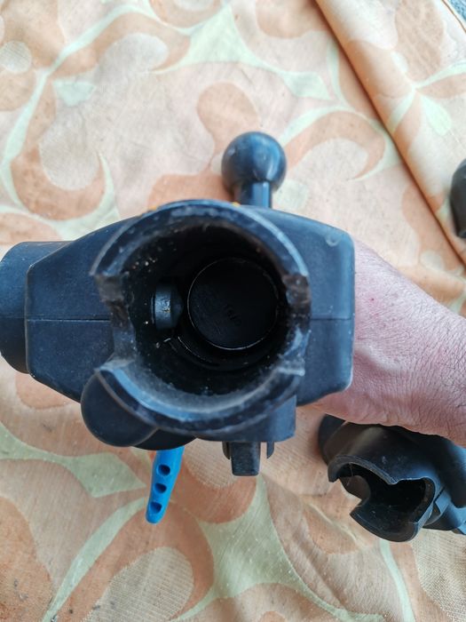 Два броя сваляеми тегличи за Volvo