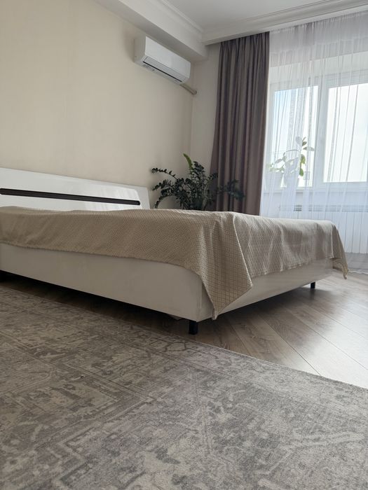 Кровать без матраса