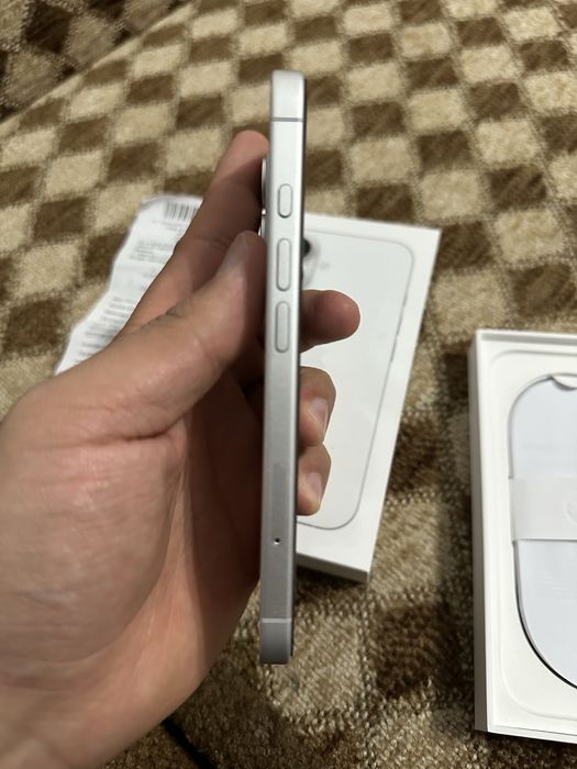 Продам iPhone 16 128