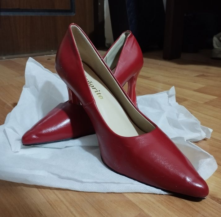 женские каблуки, надевала один раз на выпускной