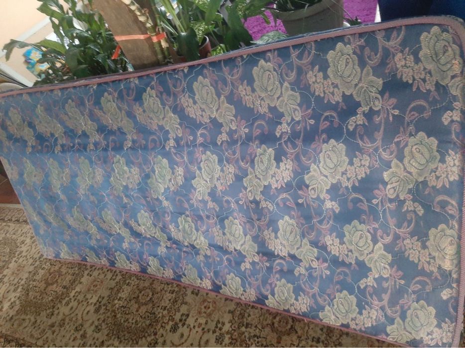 Продам матрас 90 см х 200 см
