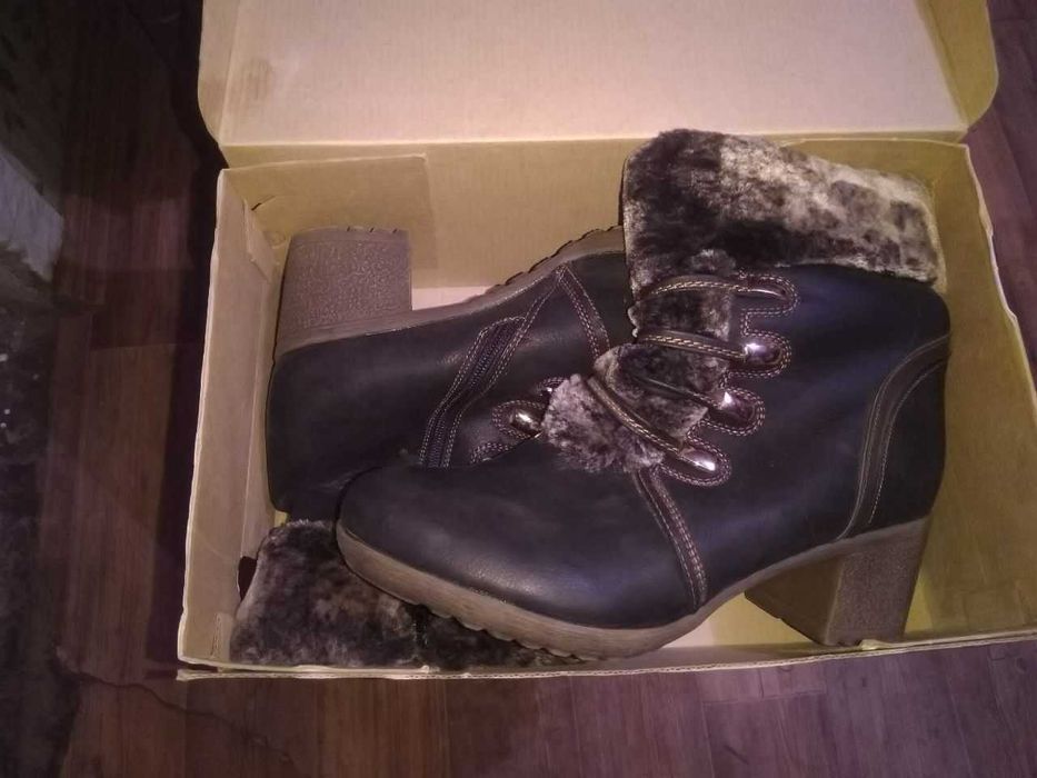 Зимние женские ботинки 41 размера.