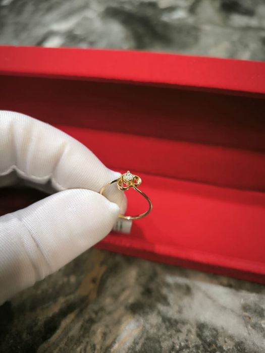 Золотое кольцо с бриллиантом