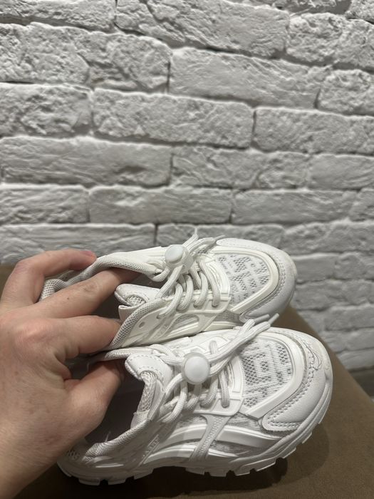 Кросовки белые летние