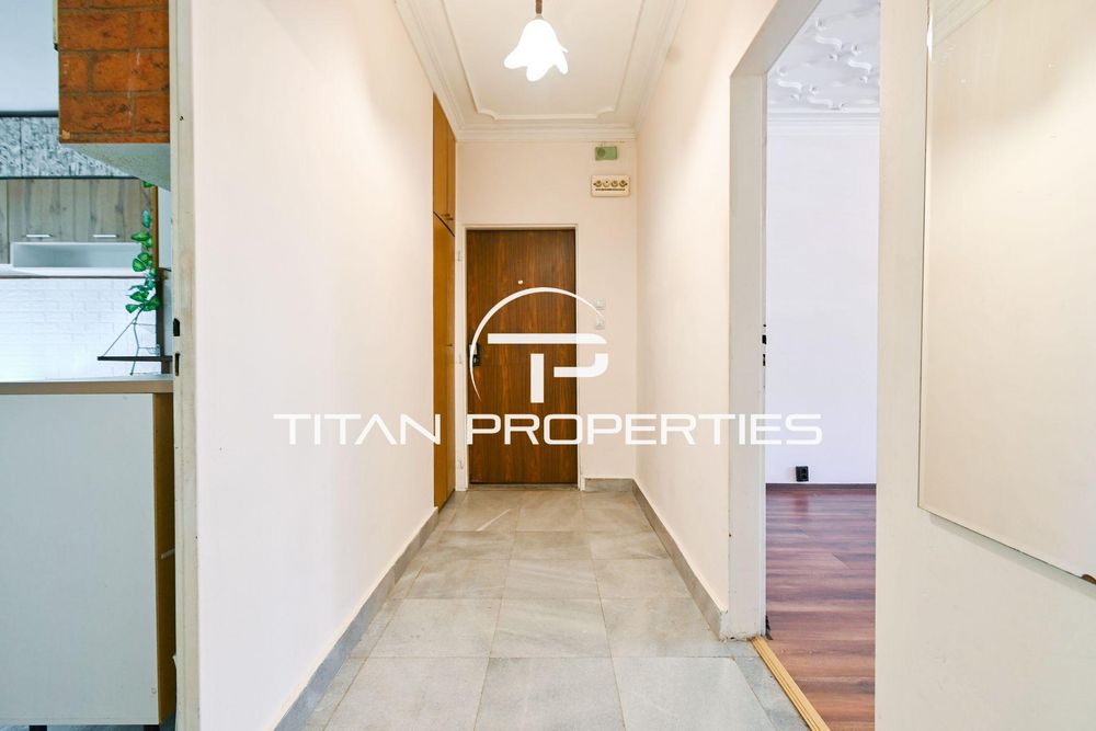 Тристаен за продажба в ж.к Света Троица