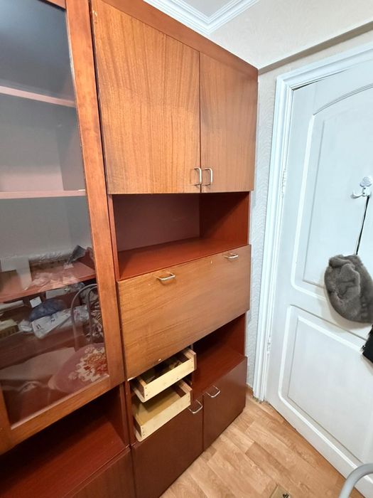 Отдам даром стенку