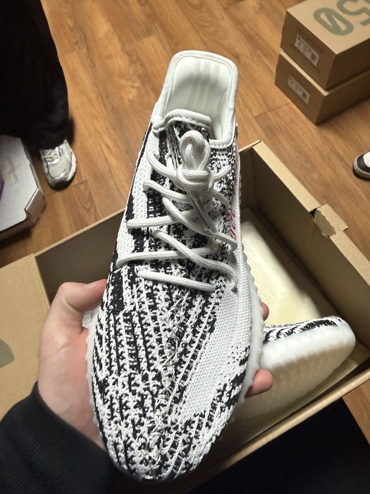 Yeezy Zebra 350V2 marimea 41, 42, 44