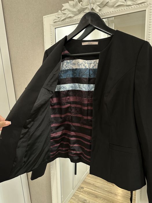 Женский пиджак черного цвета