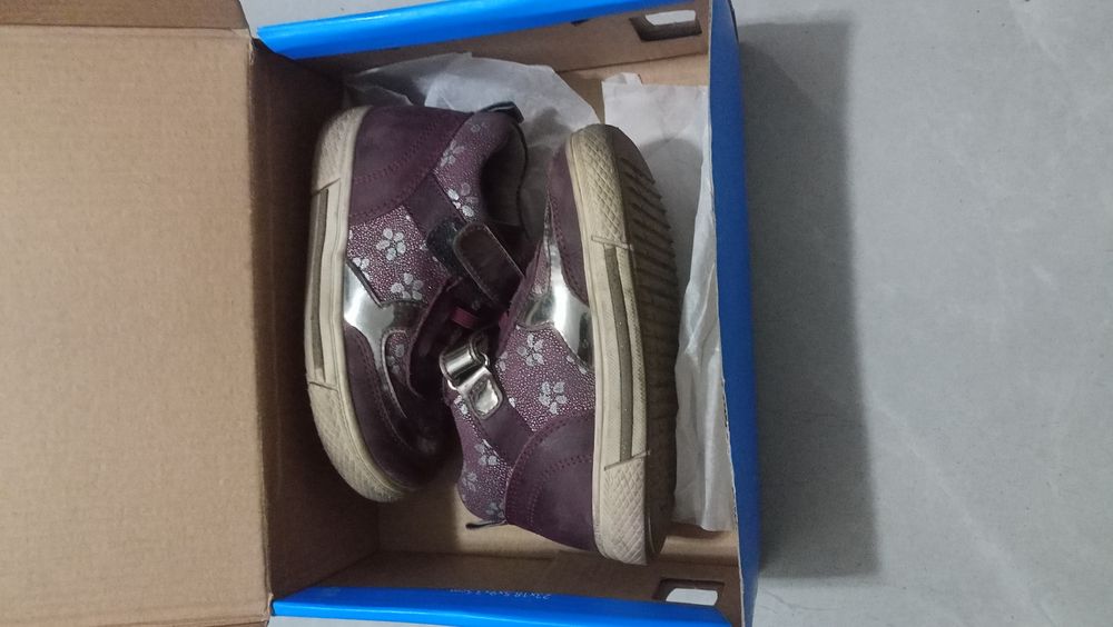 Продаю детские обуви