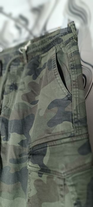 Камуфлажни карго панталони
