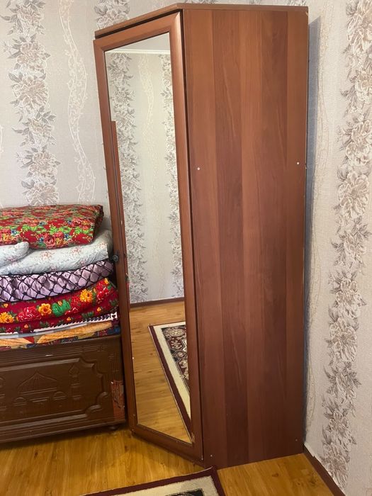 Продаются ковры и шкаф