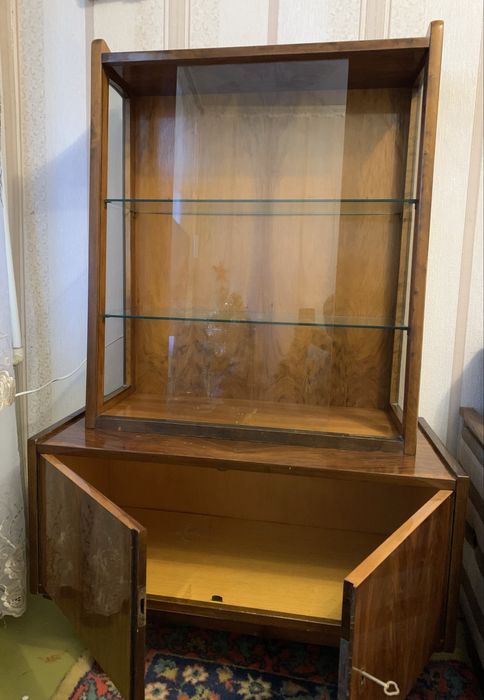 Сервант-витрина Польша