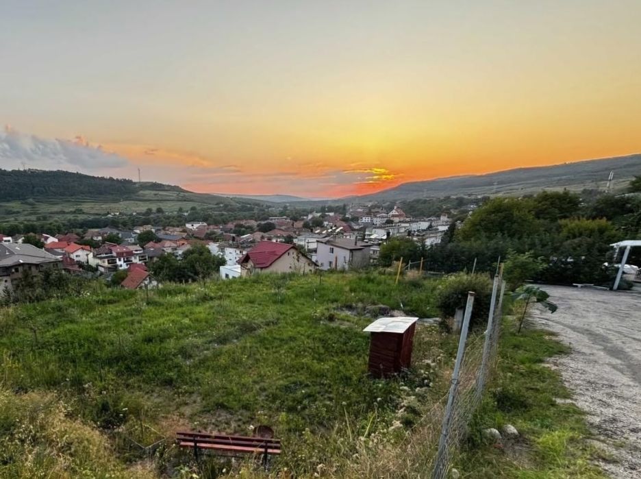 PF vând teren cu CU construire casa familiala  lângă Grădinița Baciu