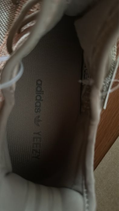 Adidasi Yeezy Boost 360 V2