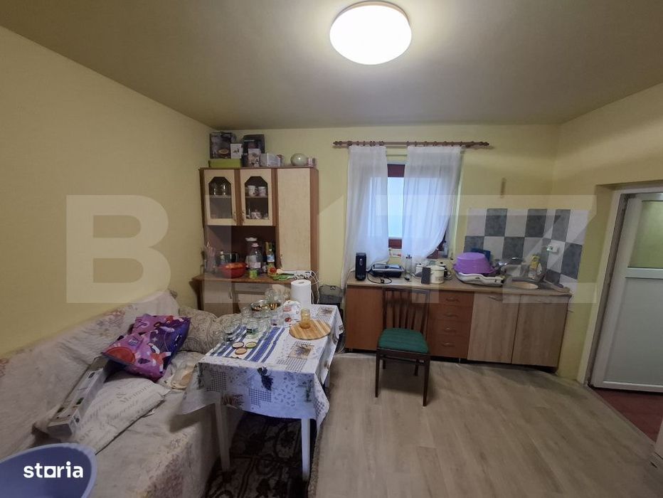 Casa 2 camere, 100 mp, anexe de vanzare, zona Gelu